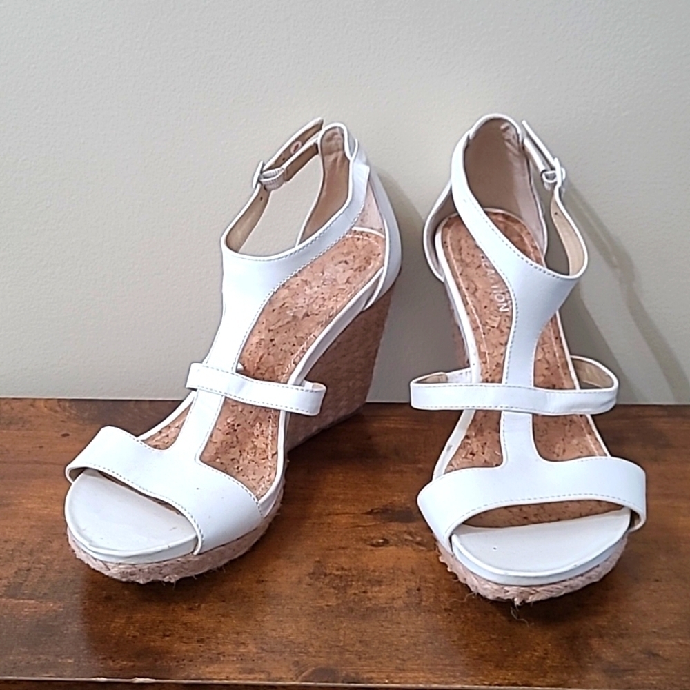 Kenneth Cole Reaction white wedge espadrilles sandals size 10